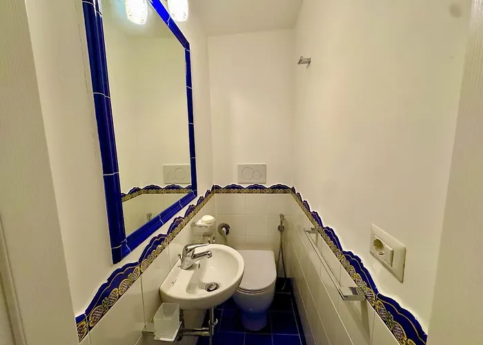 Carmelina Center Lejlighed