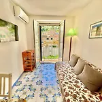 Carmelina Center Апартаменти